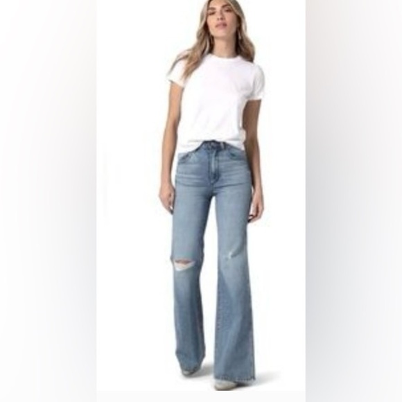 Wrangler Denim - Wrangler Wanderer 622 High Rise Flare
Jeans...